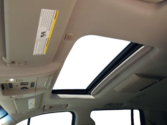 Used 2018 Chevrolet Suburban Premier RWD image 11