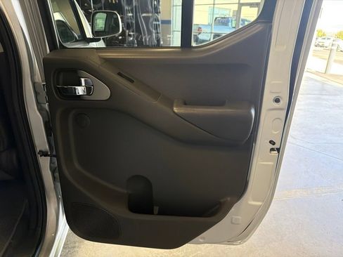 Used 2011 Nissan Frontier PRO-4X w/ Pro-4x Luxury Pkg AWD/4WD image 28