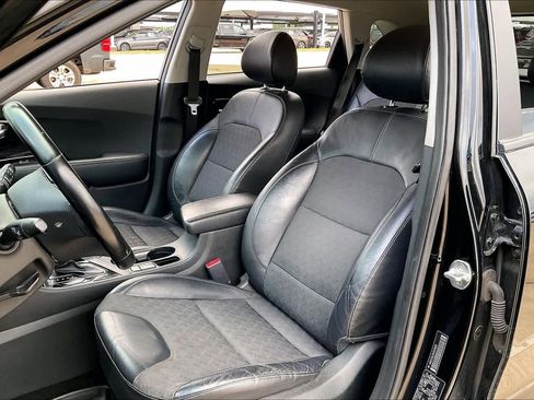 Used 2018 Kia Niro EX FWD image 8