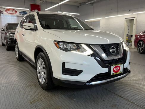 Used 2017 Nissan Rogue S w/ S Appearance Package AWD/4WD image 4