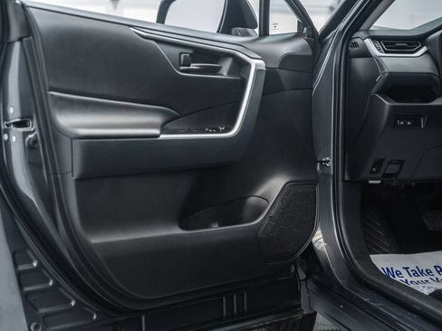 Certified 2025 Toyota RAV4 LE AWD/4WD image 40
