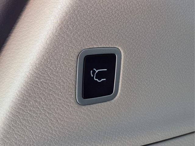 Used 2023 Chrysler Pacifica Touring-L FWD image 25