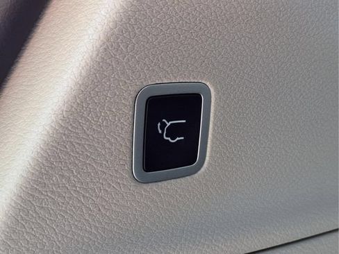 Used 2023 Chrysler Pacifica Touring-L FWD image 25