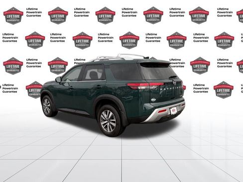 Certified 2025 Nissan Pathfinder SL image 3