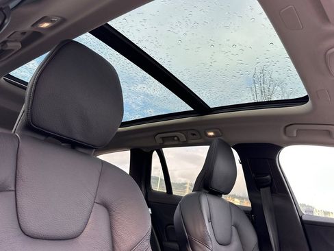 Used 2025 Volvo V60 B5 Cross Country Plus image 17