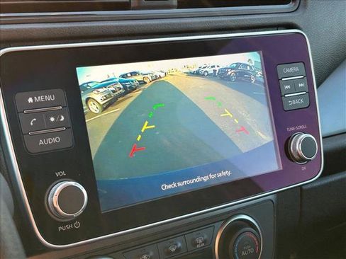 Used 2023 Nissan Leaf S image 14