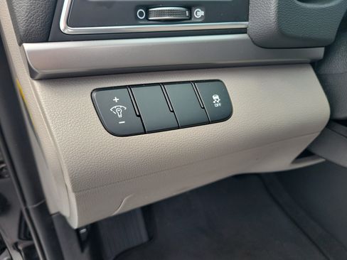 Used 2017 Hyundai Elantra SE FWD image 23