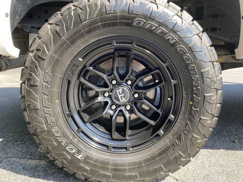 Used 2018 Ford F150 King Ranch w/ Equipment Group 601A Luxury AWD/4WD image 13
