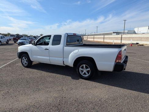 Used 2015 Toyota Tacoma 2WD Access Cab image 3