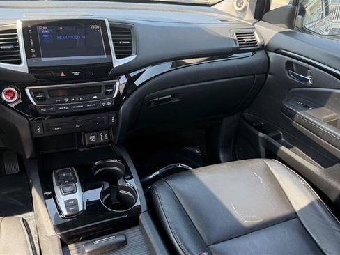 Used 2017 Honda Pilot Touring image 19