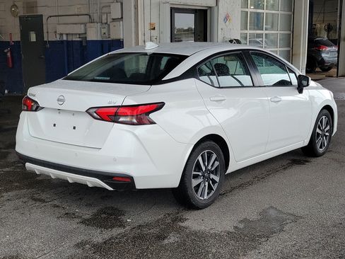 Used 2024 Nissan Versa SV FWD image 5