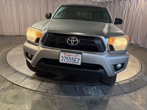Used 2015 Toyota Tacoma 4x4 Double Cab image 2