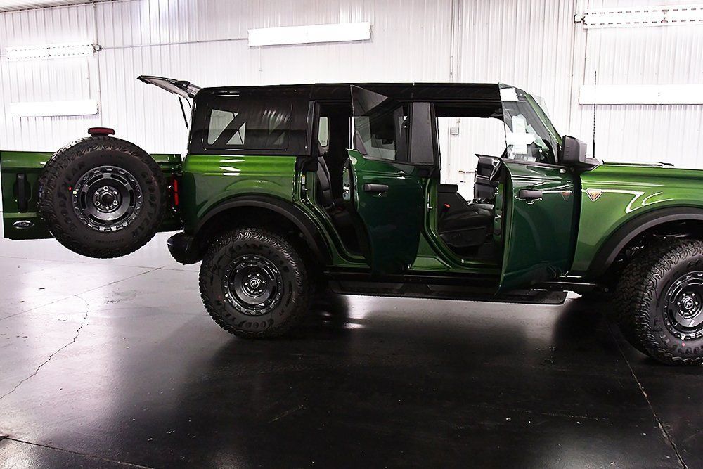 New 2025 Ford Bronco Badlands w/ Sasquatch Package AWD/4WD image 32