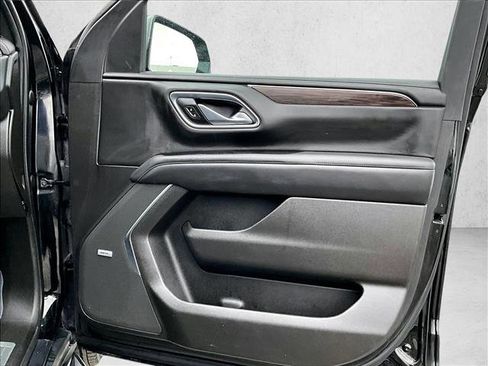 Used 2021 Chevrolet Suburban LT image 18