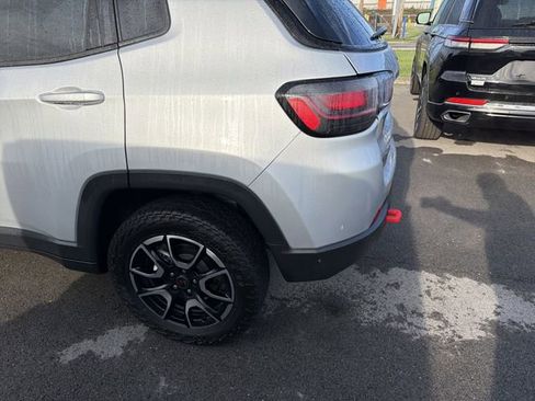 Used 2025 Jeep Compass Trailhawk w/ Trailhawk Elite Group AWD/4WD image 9