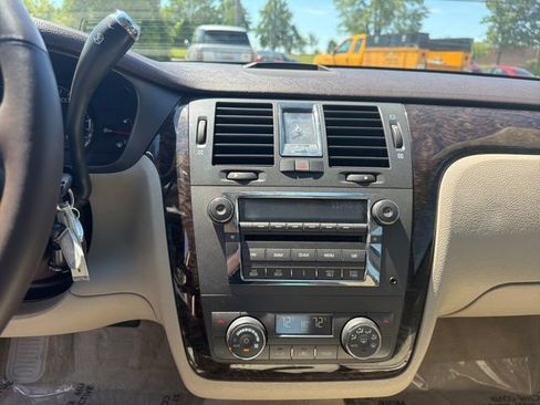Used 2011 Cadillac DTS Luxury FWD image 11