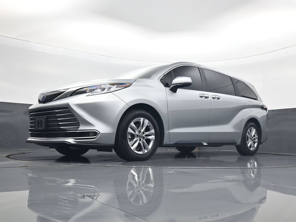 Used 2025 Toyota Sienna Limited AWD/4WD image 23
