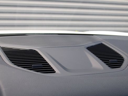 Used 2025 Porsche Cayenne image 22