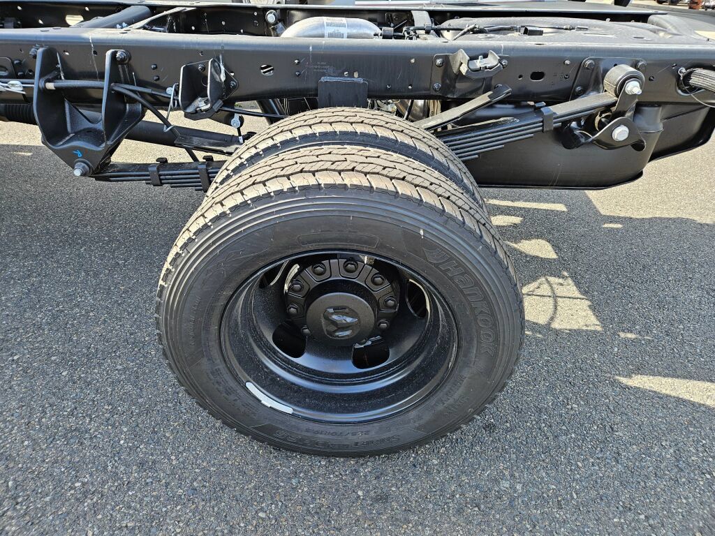 New 2026 RAM 5500 Tradesman AWD/4WD image 9