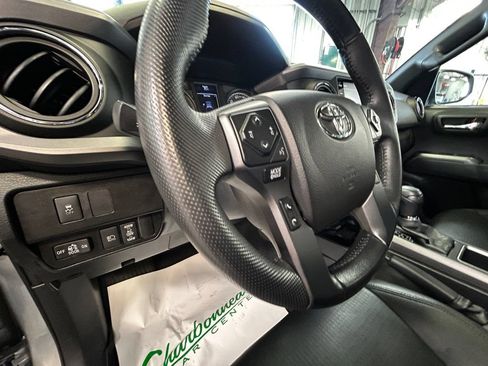 Used 2021 Toyota Tacoma TRD Off-Road w/ TRD Premium Off Road Package AWD/4WD image 24