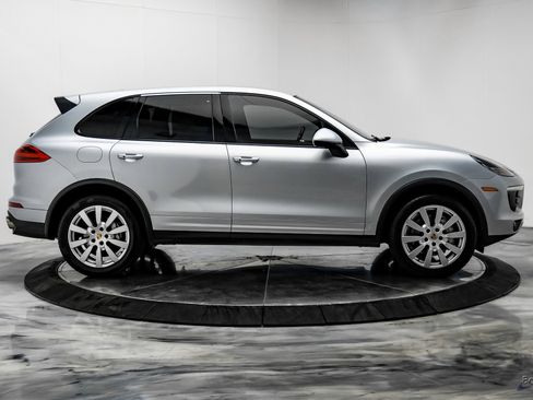 Used 2017 Porsche Cayenne S image 16