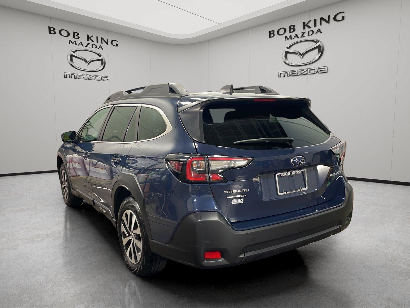 Used 2025 Subaru Outback Premium AWD/4WD image 3
