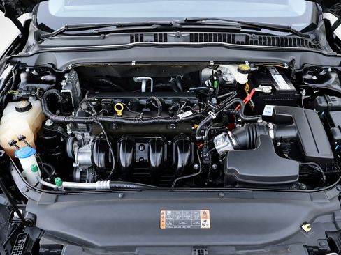 Used 2017 Ford Fusion SE FWD image 40