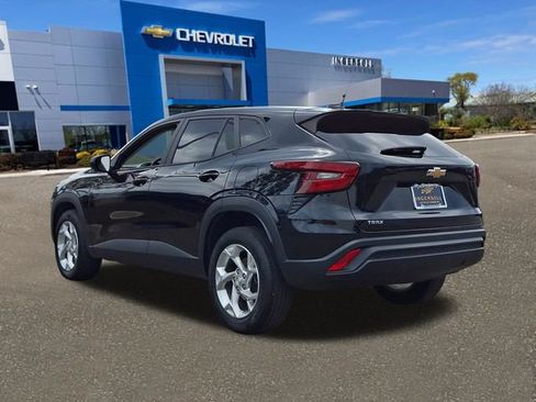 Used 2024 Chevrolet Trax LS w/ LS Convenience Package FWD image 25