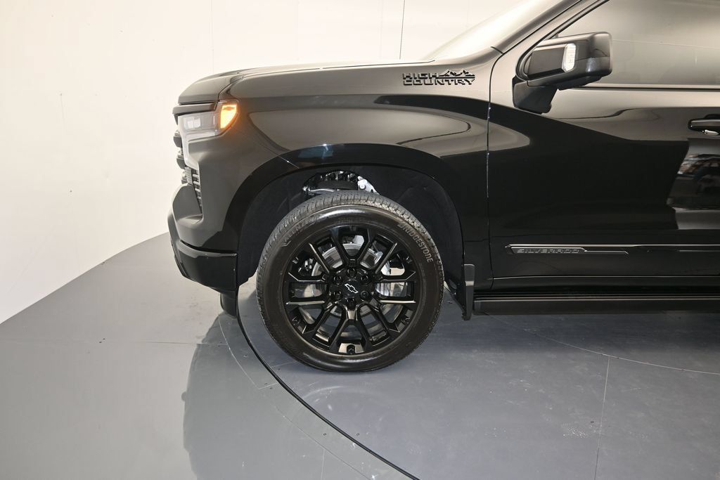 Used 2026 Chevrolet Silverado 1500 High Country w/ Midnight Edition AWD/4WD image 9