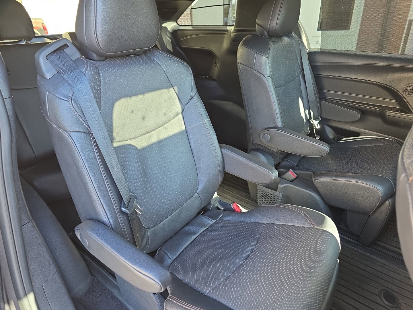 Used 2025 Toyota Sienna Limited AWD/4WD image 34