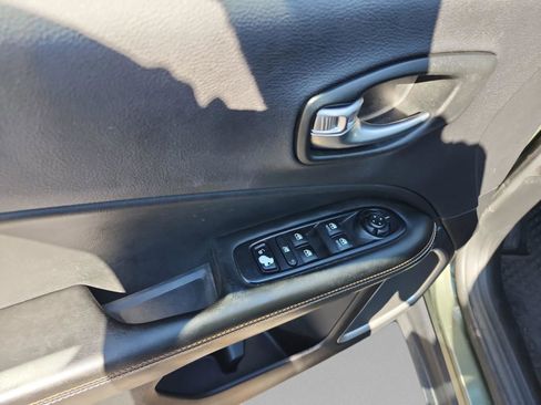 Used 2019 Jeep Compass Latitude w/ Popular Equipment Group image 16