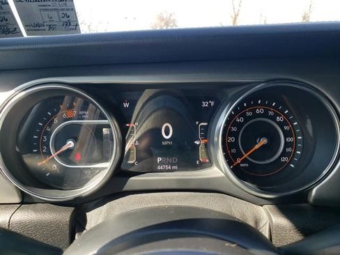 Used 2019 Jeep Wrangler Unlimited Sahara w/ Cold Weather Group image 32