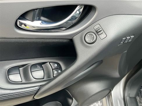 Used 2020 Nissan Rogue Sport SL w/ Premium Package image 18