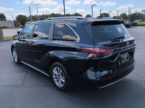 Certified 2023 Toyota Sienna Limited FWD image 5