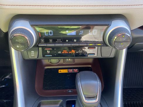 Used 2024 Toyota RAV4 Limited w/ Advanced Technology Package image 21