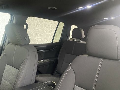 Certified 2025 GMC Acadia Elevation image 2