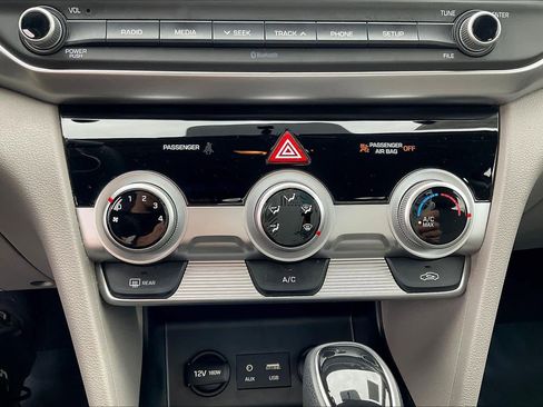 Used 2019 Hyundai Elantra SE image 36