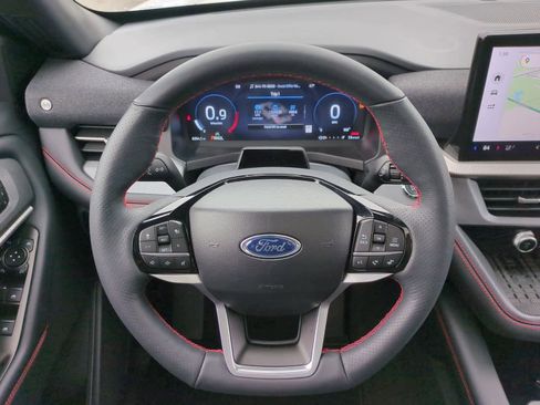 Used 2025 Ford Explorer ST-Line w/ Premium Package image 24