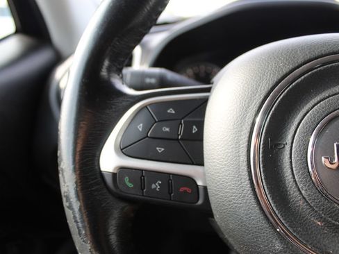 Used 2018 Jeep Renegade Latitude FWD image 22