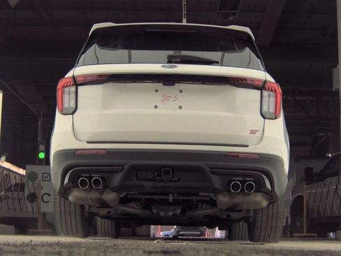 Used 2025 Ford Explorer ST image 12