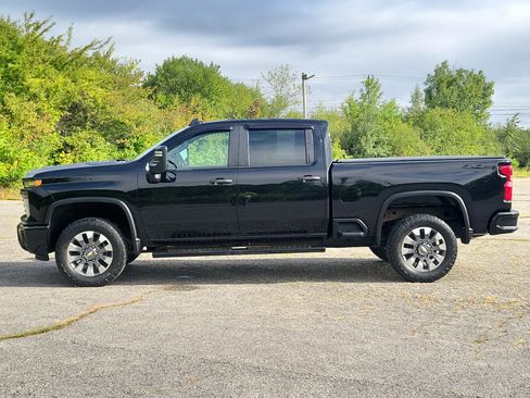 Used 2024 Chevrolet Silverado 2500 Custom w/ Custom Convenience Package AWD/4WD image 8