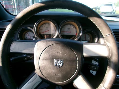 Used 2010 Dodge Challenger SE image 24