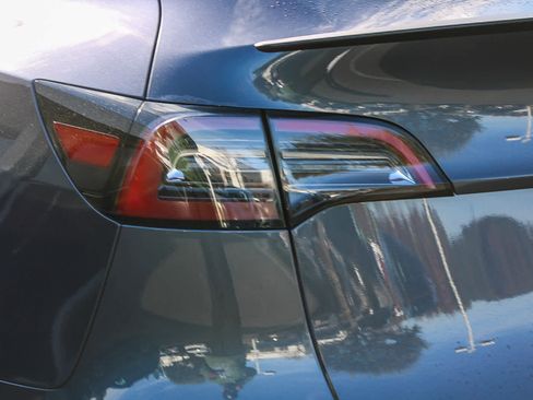 Used 2023 Tesla Model Y Performance image 7