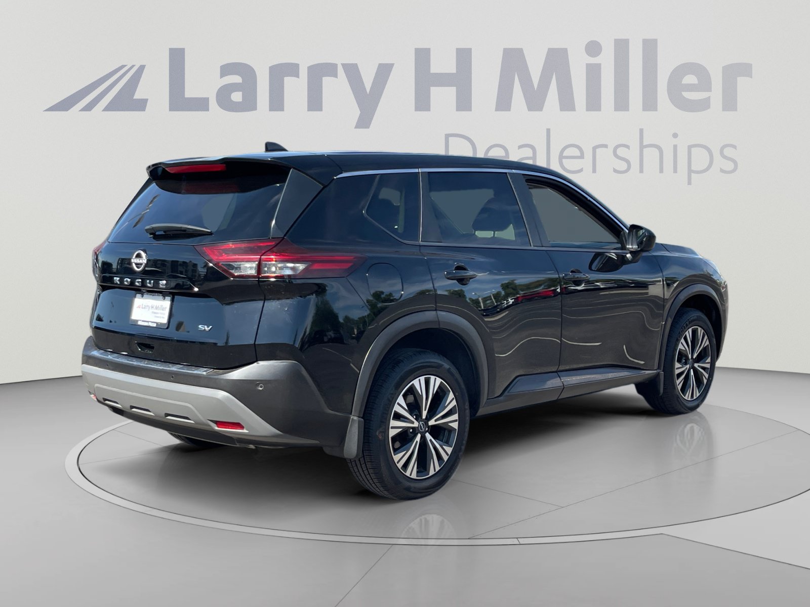 Used 2023 Nissan Rogue SV FWD image 5