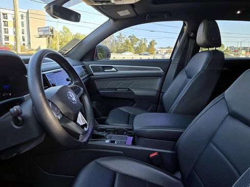 Certified 2022 Volkswagen Atlas Cross Sport SE w/ Panoramic Sunroof Package image 28