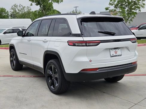 New 2026 Jeep Grand Cherokee Limited RWD image 3