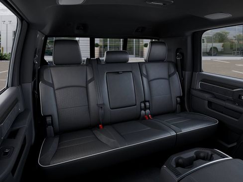 New 2025 RAM 2500 Laramie AWD/4WD image 15