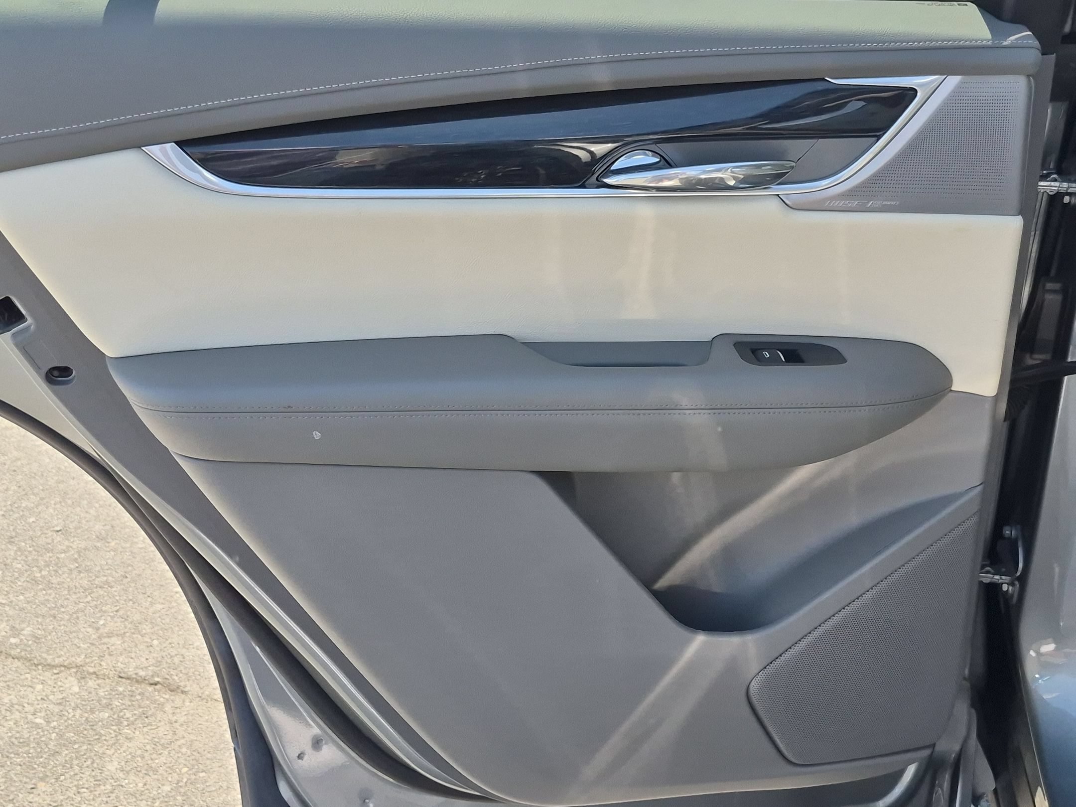 Certified 2023 Cadillac XT6 Premium Luxury w/ LPO, Floor Liner Package AWD/4WD image 29