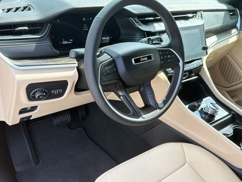 Used 2026 Jeep Grand Cherokee L Limited RWD image 4
