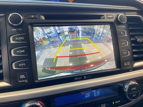 Used 2015 Toyota Highlander Limited Platinum image 17